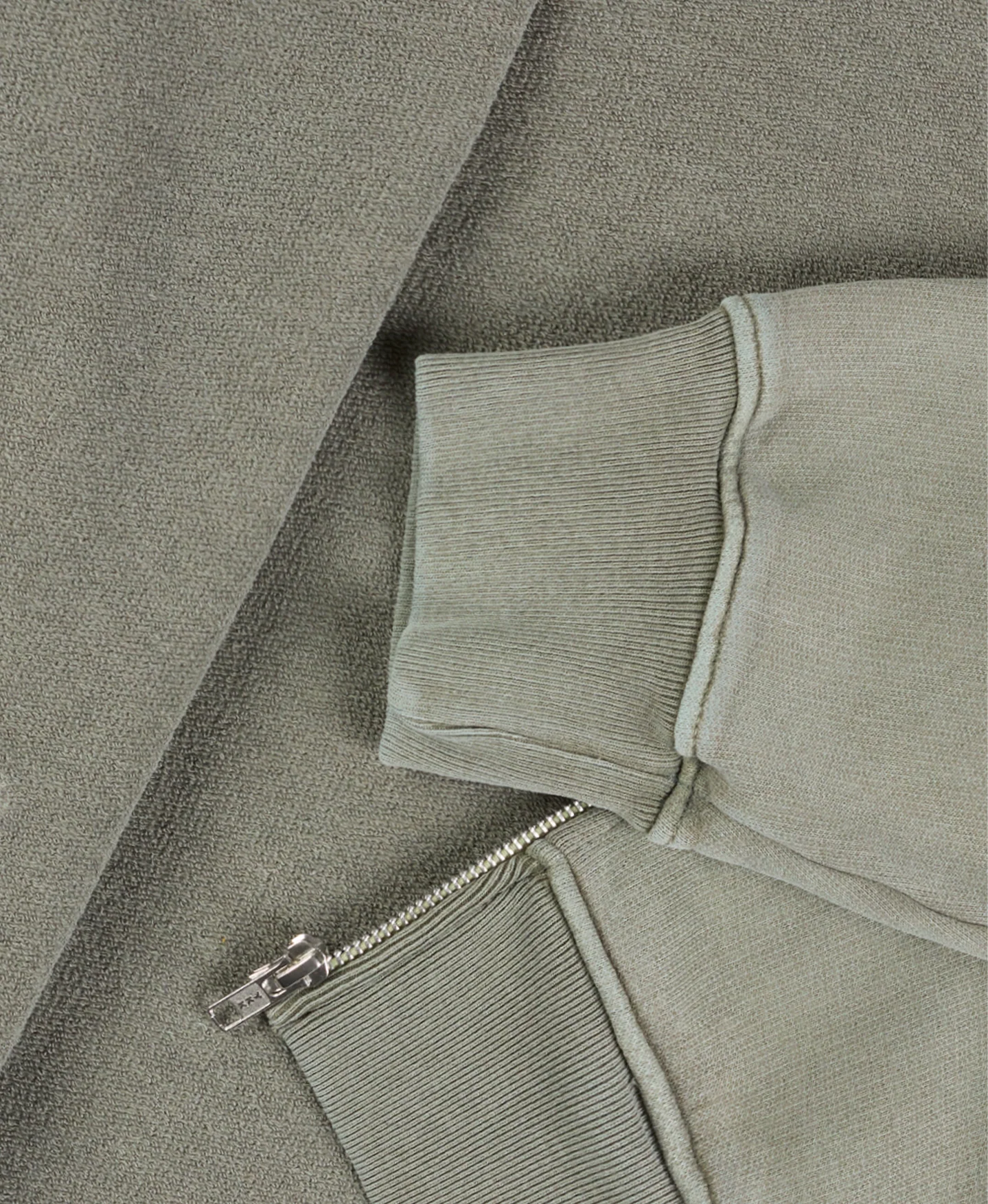 600 GSM 'Vintage Olive' Zipper - Image 4